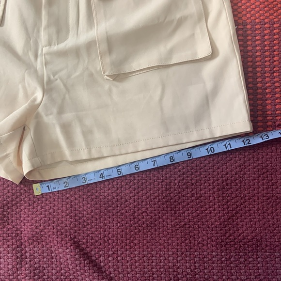 PRETTYLITTLETHING SIZE 10 Beige High-waist Cargo Shorts - Picture 4 of 9